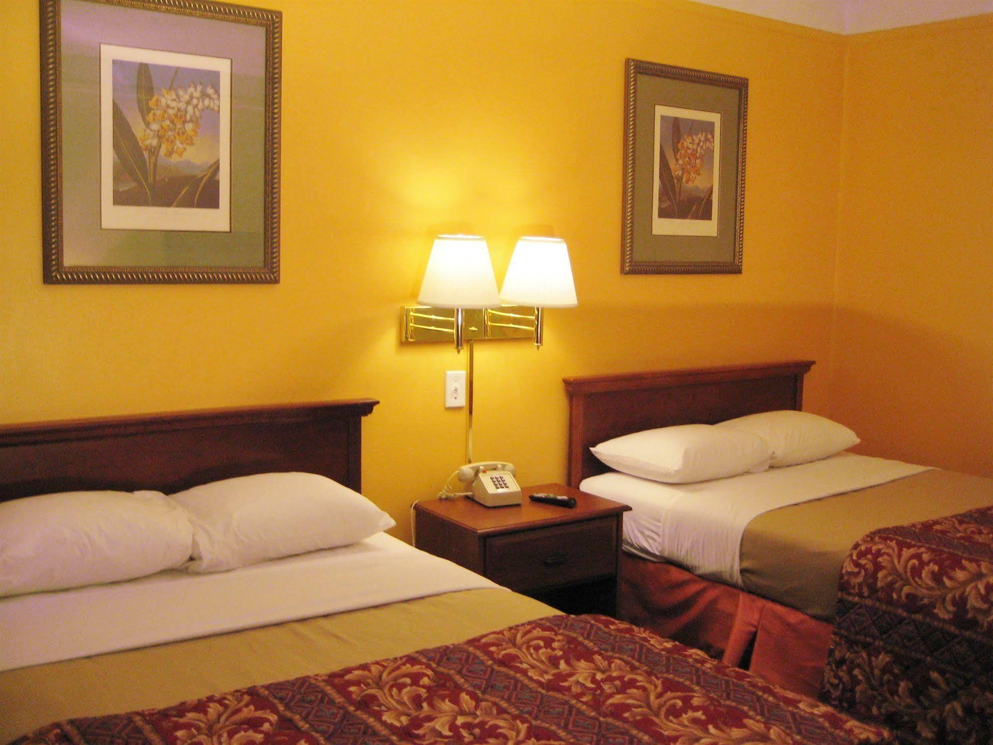 Charlotte Express Inn Exterior photo